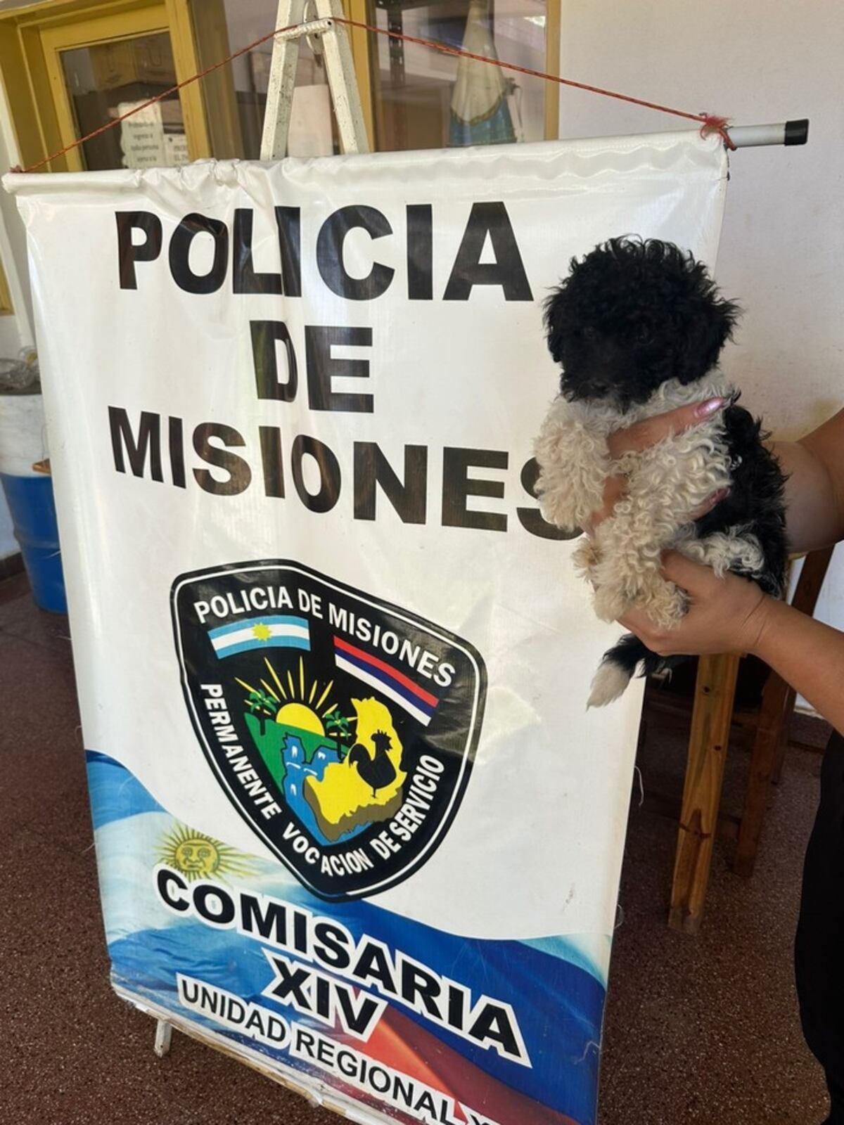 El delincuente amenazó con asfixiar al perro al verse rodeado por la Policía.
