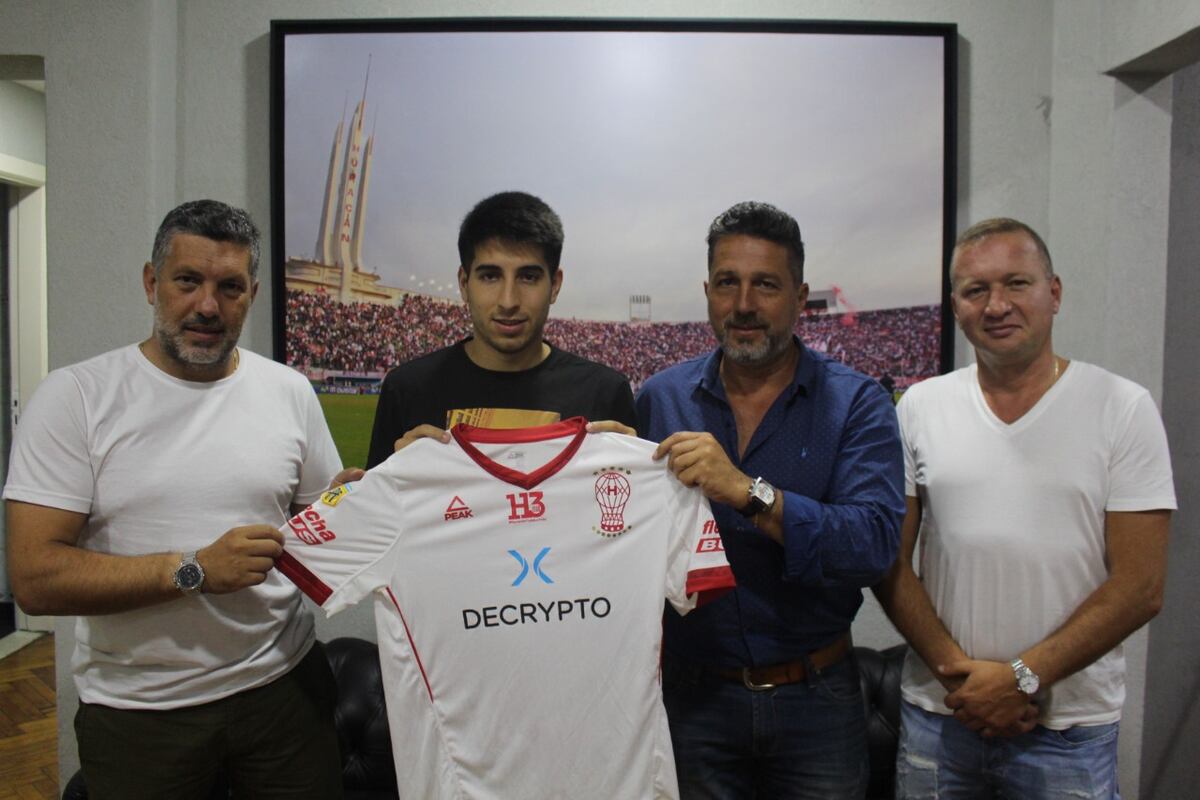 Mateo Bajamich, oriundo de Morrison, y un paso difícil por Huracán. No tuvo chances y lo enviaron a Reserva. (Prensa Huracán).