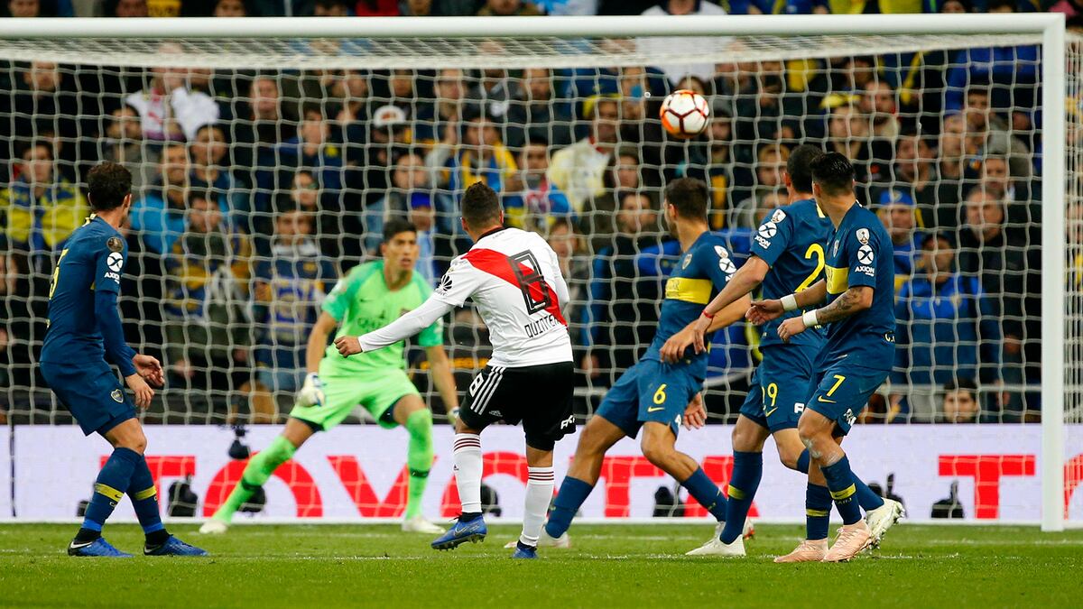 Juan Quintero, de River, anota en la inolvidable final de la Libertadores jugada en Madrid ante Boca. (Foto: AP/archivo)