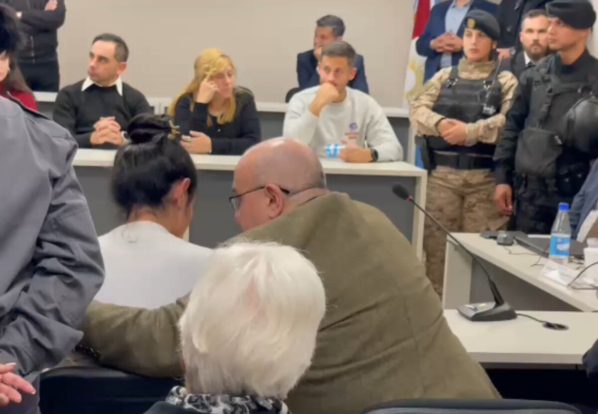 La reacción de Brenda Agüero tras conocer la sentencia. (Javier Colomer / La Voz)