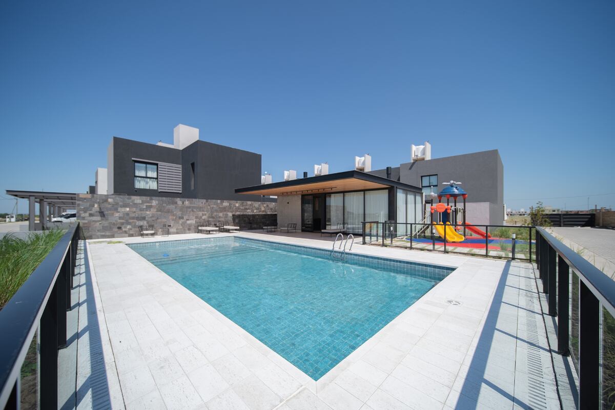 ONE Housing se destaca por su diseño moderno y calidad constructiva, dentro de una urbanización cerrada como Dakota Town (Dakota Desarrollos Inmobiliarios).