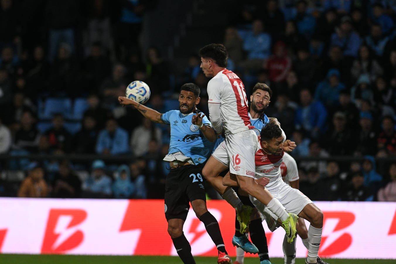 Belgrano recibió a Argentinos Juniors en Alberdi por la fecha 15 del Torneo Apertura. (Facundo Luque / La Voz)