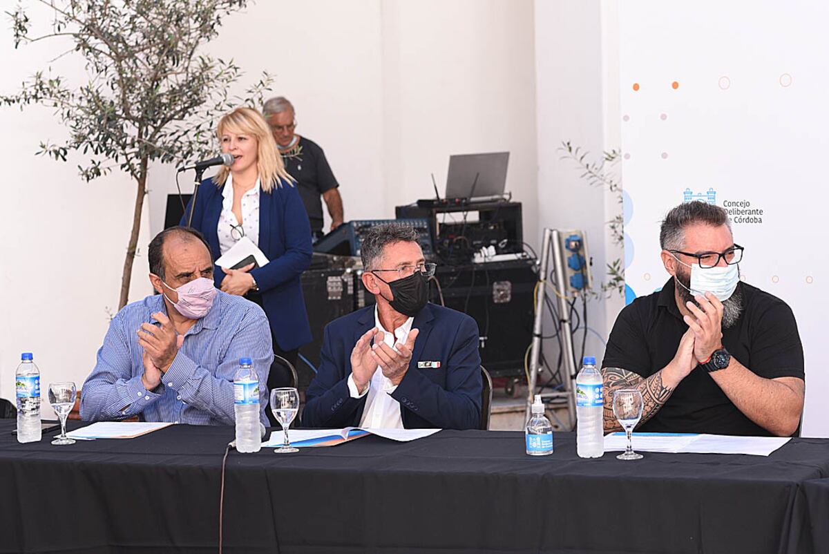 Se presentaron las actividades de homenaje y reflexión por el 40º Aniversario del Conflicto del Atlántico Sur. / Concejo Deliberante de Córdoba.