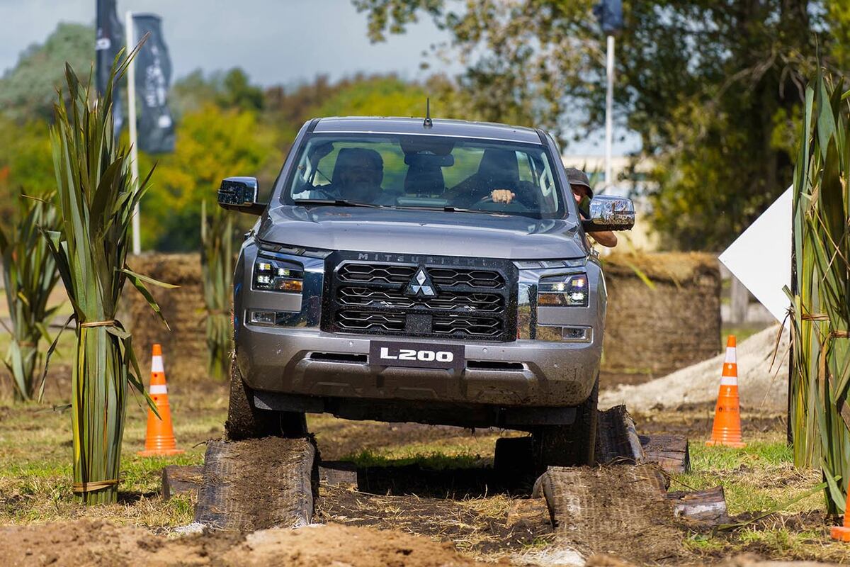 El sistema de tracción 4×4 Super Select 4WD-II es uno de los pilares de esta camioneta, que a la vez cuenta con siete modos de conducción.