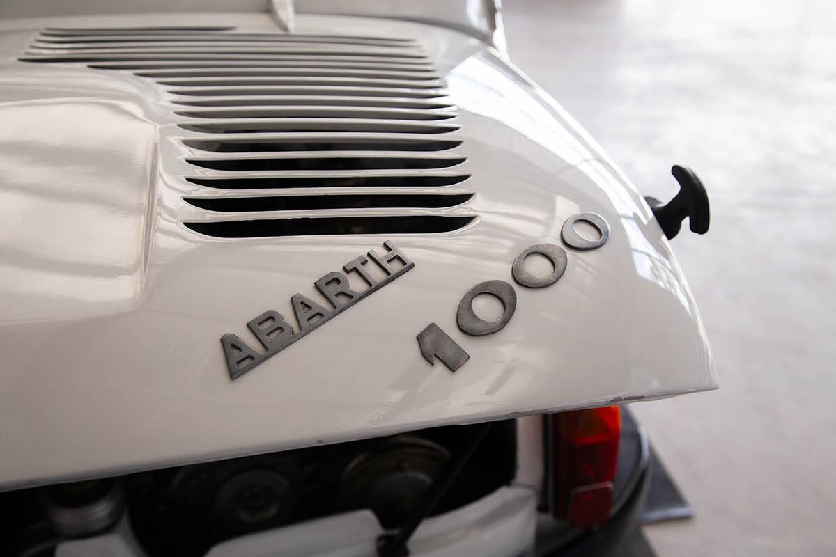 En los años 70 hubo una reorganización que unió a las marcas Fiat, Lancia, Autobianchi, Abarth y Ferrari bajo Fiat Auto.