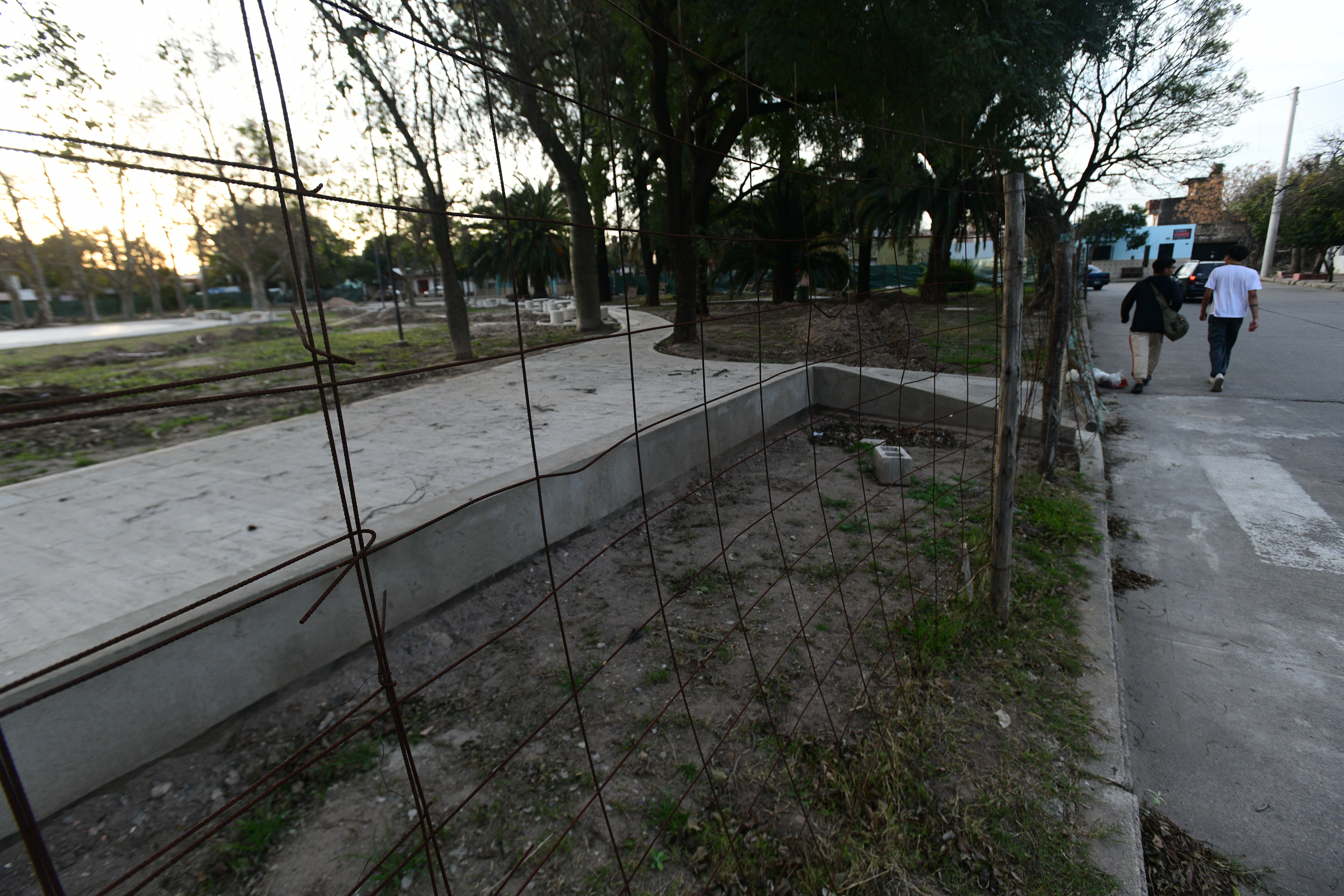 Obras abandonadas en plazas barriales. 
Plaza De Los Burros en Barrio Muller. Foto: Javier Ferreyra 
