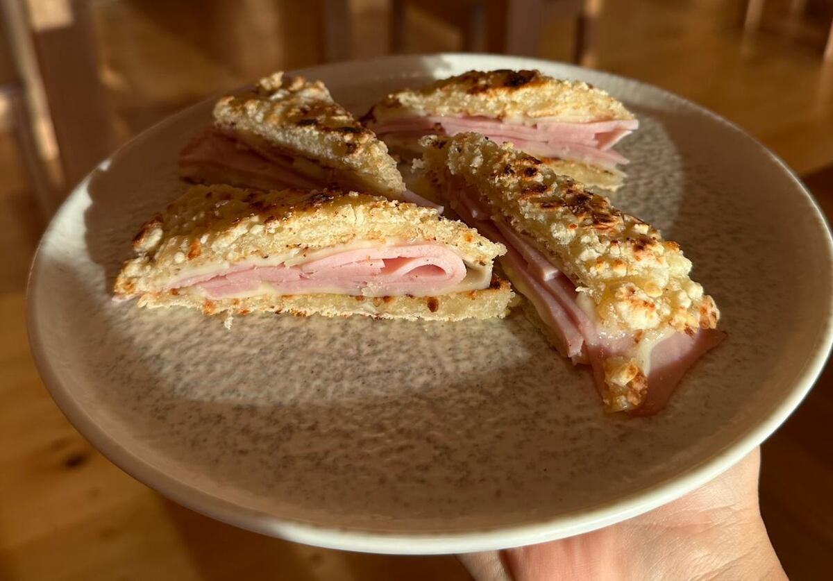 Plato típico llamado Mbejû, relleno de jamón y queso. (Magalí Gaido/Voy de Viaje)