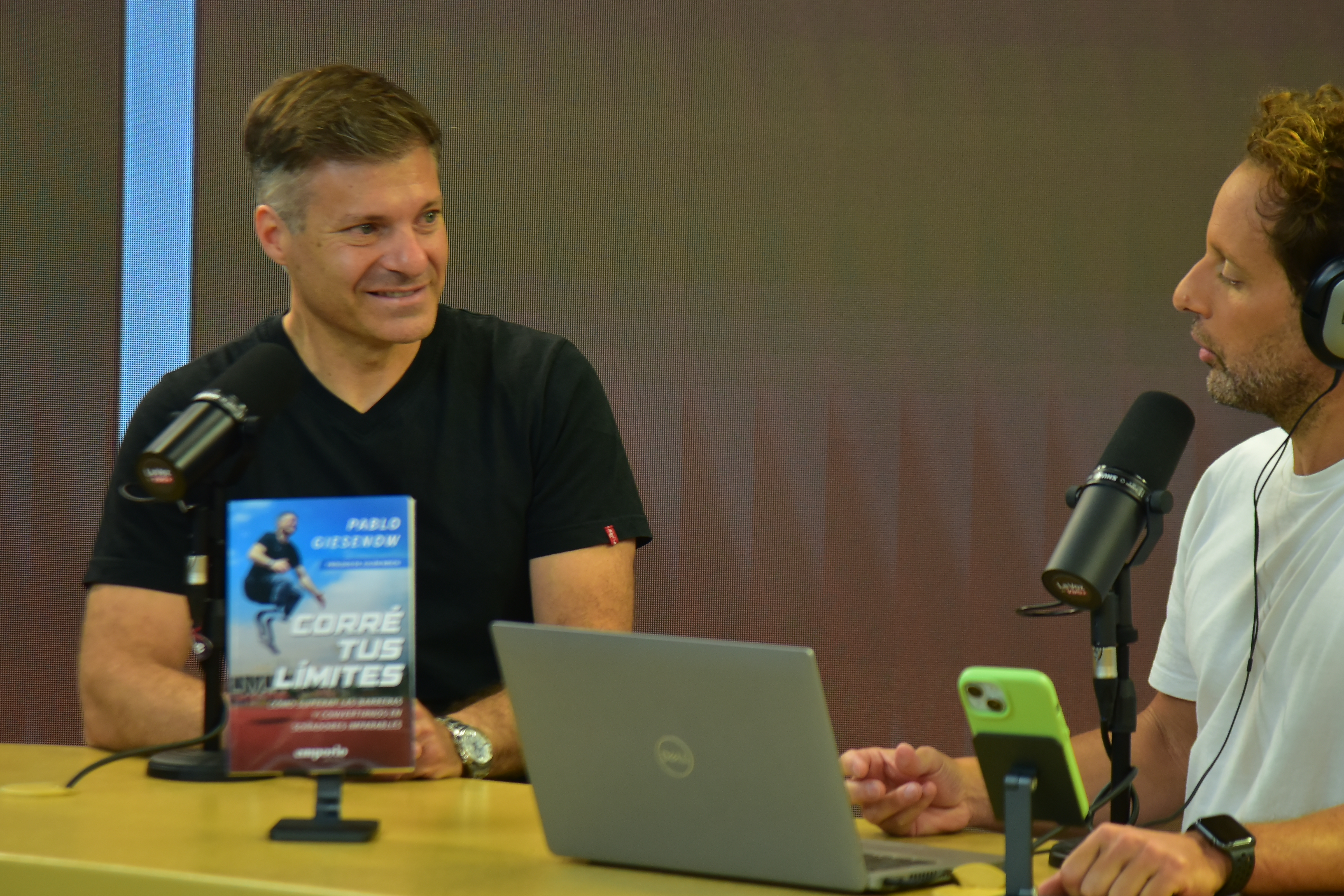 Pablo Giesenow en La Voz En Vivo presentó su libro. (Pedro Castillo / La Voz)