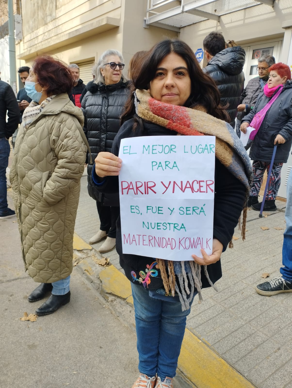 Intervención. Abrazo simbólico a la Maternidad Kowalk en Río Cuarto. (Gentileza).