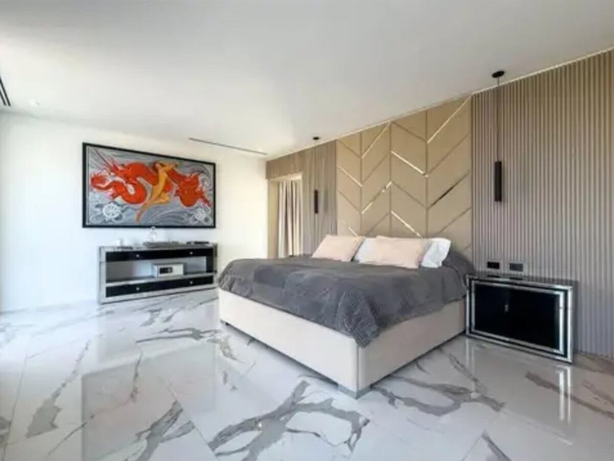 Así es uno de los dormitorios de la nueva casa de Wanda Nara. (Foto: Instagram)