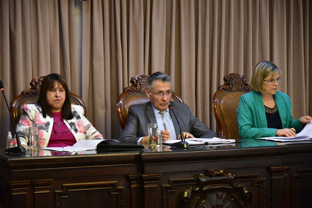 Tribunal. La Cámara del Crimen de Villa María está integrada por las vocales Eve Flores y Edith Lezama, junto a Félix Martínez. (Archivo)