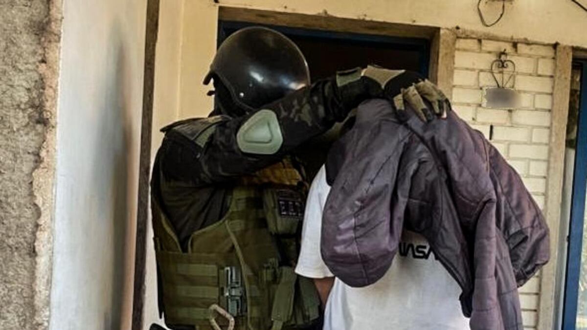 Tras cuatro meses de intensas investigaciones, efectivos de la Fuerza Policial Antinarcotráfico cerraron tres punto de ventas en dos localidades.