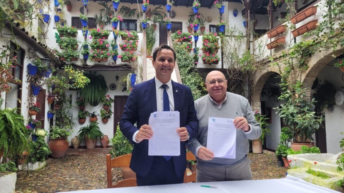 Firma del convenio de colaboración entre la Municipalidad de Córdoba y la Asociación de Amigos de los Patios Cordobeses (España). (Gobierno de Córdoba)