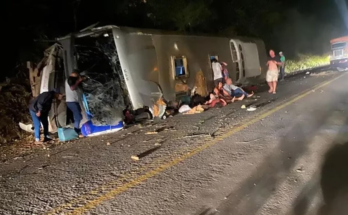 El siniestro, ocurrido en la carretera BR-423, entre Paranatama y Saloá, también dejó 17 heridos.