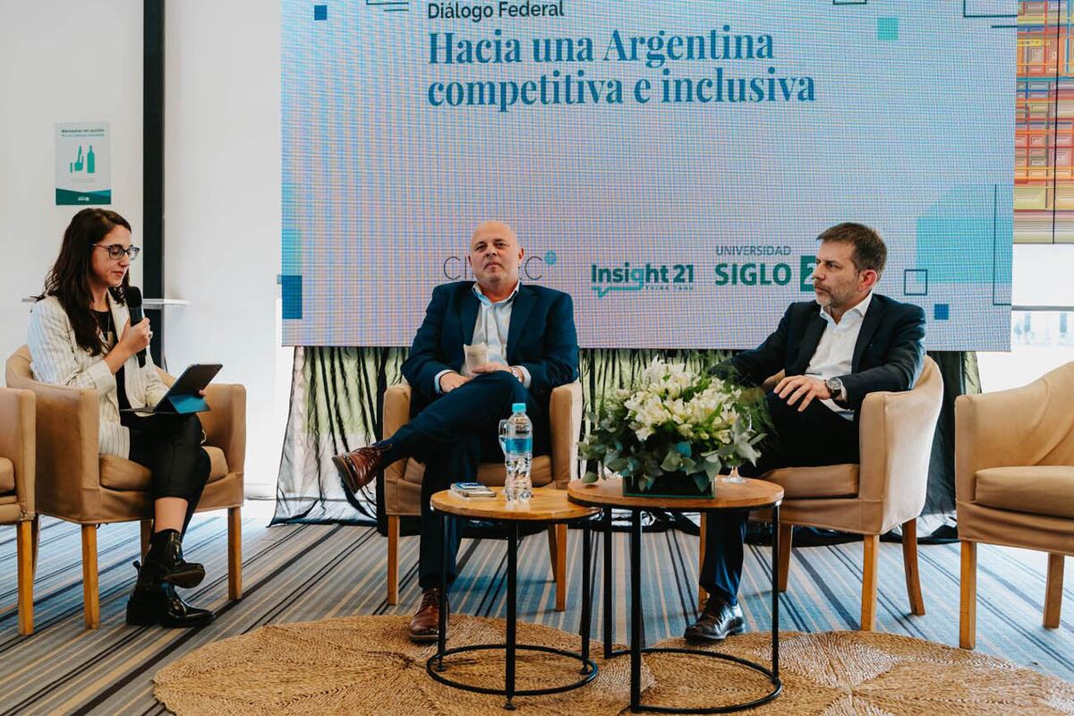Paula Szenkman, Directora del Programa de Desarrollo Económico de 
CIPPEC; Pablo de Chiara, presidente de la Agencia ProCórdoba; y Gastón Utrera, director del Instituto de Economía Política Insight 21 (Cippec)