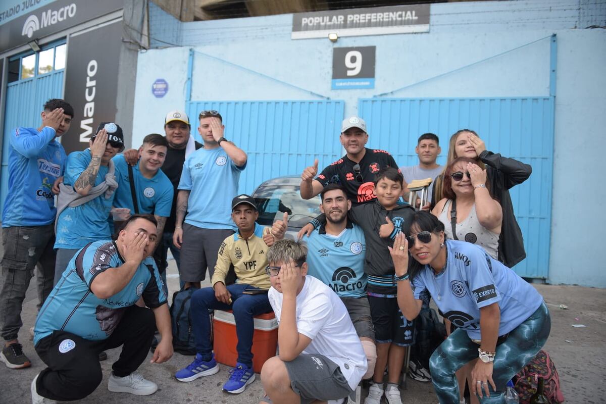 Los hinchas de Belgrano en la previa (José Hernández / La Voz)