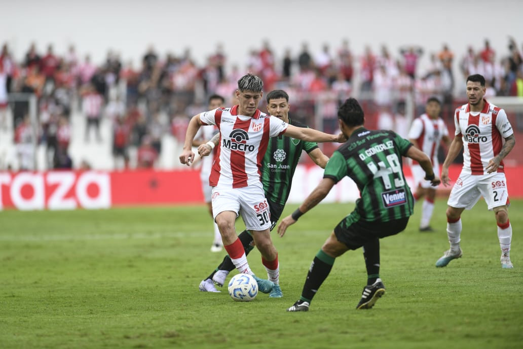 Instituto ante San Martín de San Juan, en duelo por la fecha 11 del Apertura, en Alta Córdoba. (Facundo Luque / La Voz)
