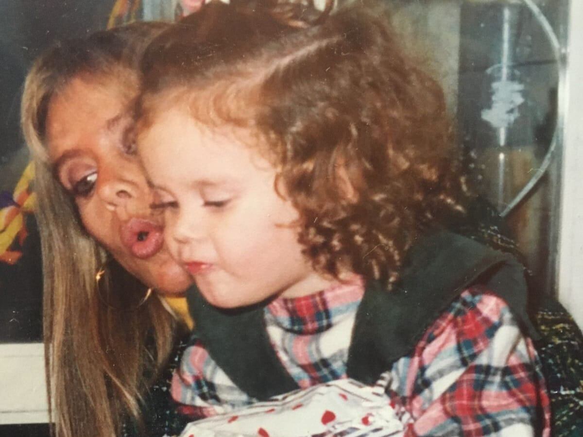 Valentina Macarrón junto a su madre Nora Dalmasso. (Gentileza)