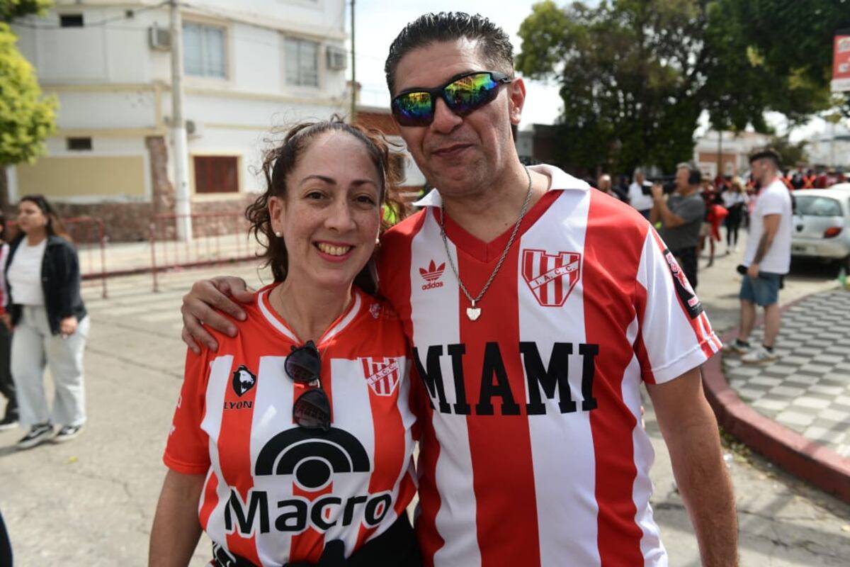 Hinchas de Instituto en la previa del clásico con Talleres en Alta Córdoba. (José Gabriel Hernández y Javier Ferreyra / La Voz)