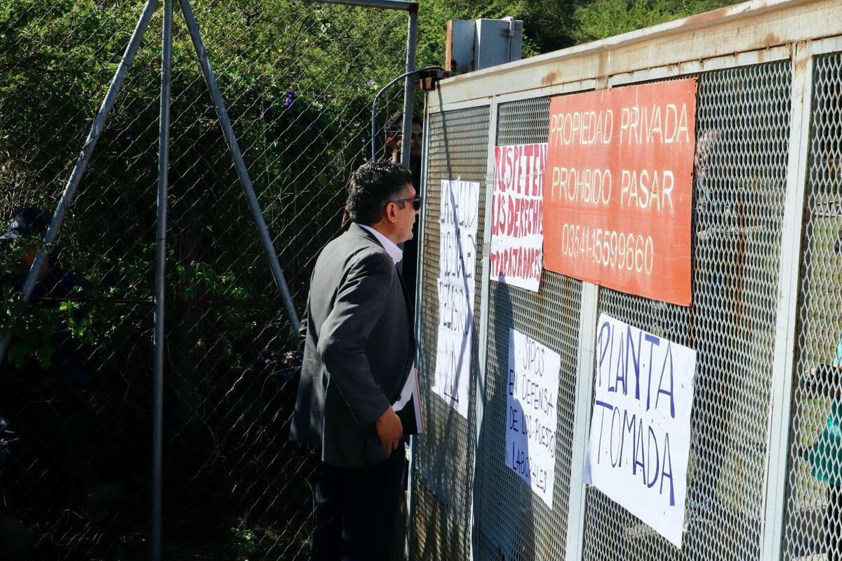 Planta de cloacas Carlos Paz.  Empleados tomaron la instalación. (La Voz)