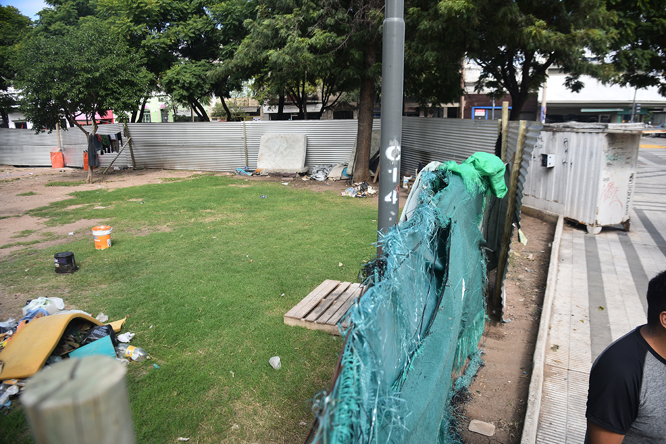 El Centro Vecinal del barrio realizó el reclamo a las autoridades sobre la ocupación del espacio y los delitos que se suscitan en el lugar. (Foto: Pedro Castillo/La Voz)