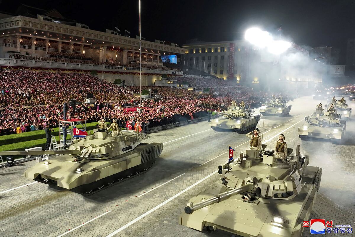 El desfile militar presidido por Kim Jong Un en Corea del Norte.