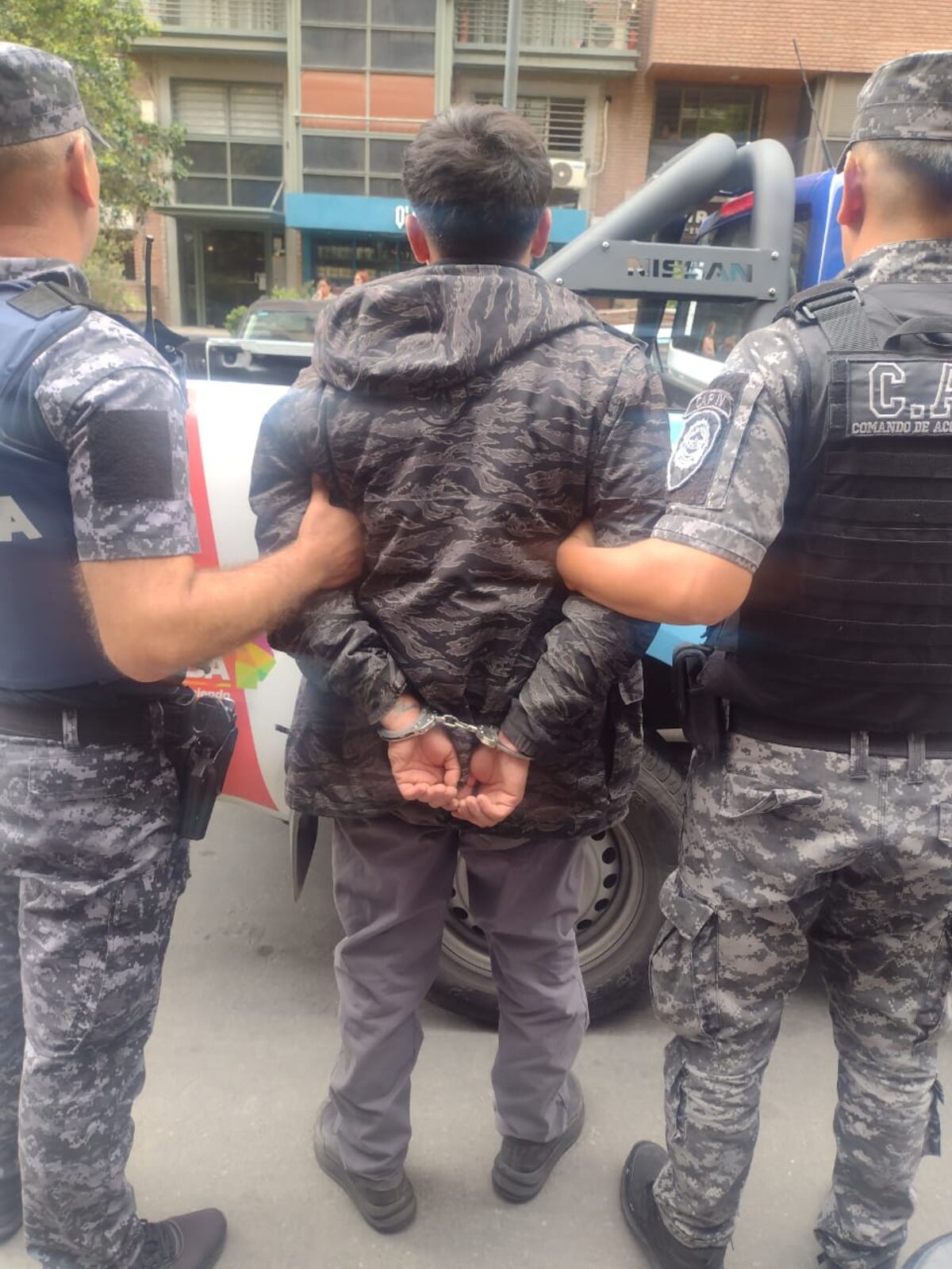 Un joven fue retenido por vecinos tras el robo de un celular en barrio Nueva Córdoba, en la Capital. (Policía)