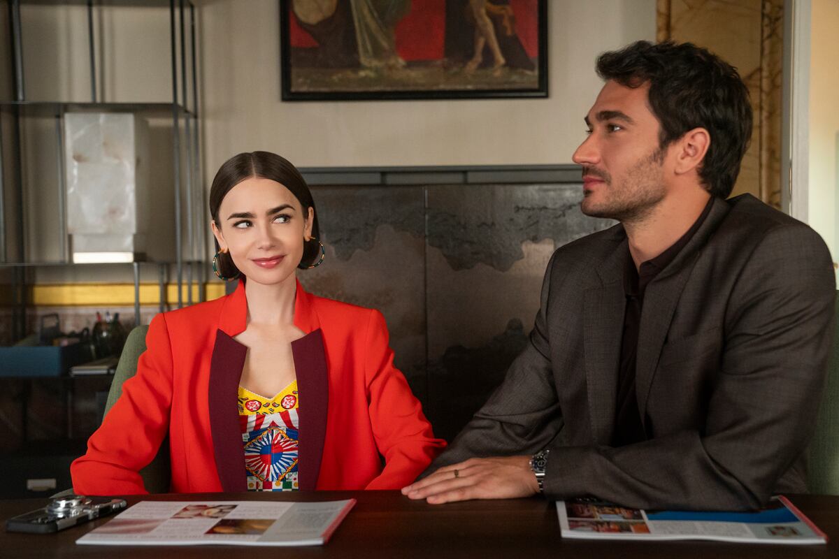 Emily in Paris. (L to R) Lily Collins como Emily, Eugenio Franceschini como Marcello en Emily in Paris. Cr. Caroline Dubois/Netflix © 2025