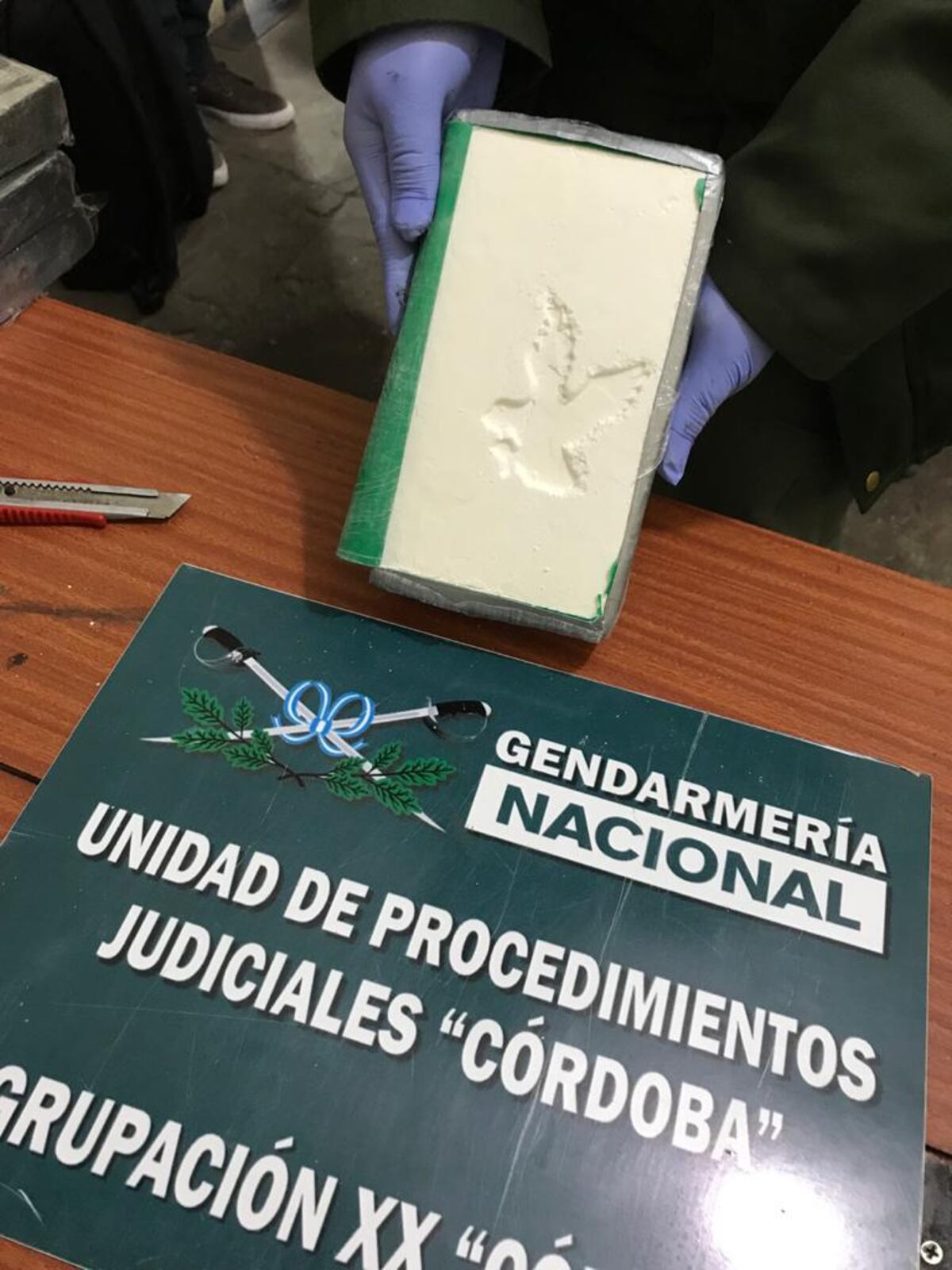 Sello. La cocaína secuestrada el jueves tiene una marca particular. (La Voz)