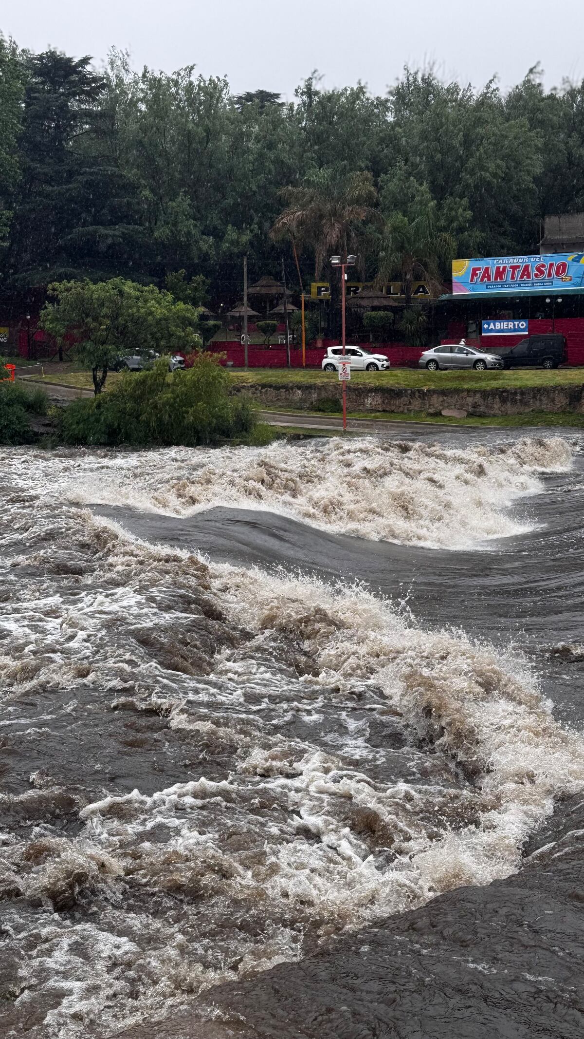 Creciente del río San Antonio de Carlos Paz. (La Voz)