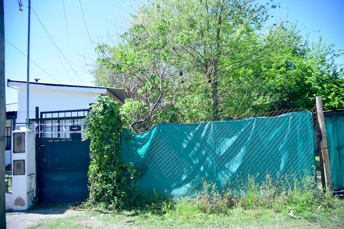 Explotó un tubo de gas en una casa de Unquillo: se derrumbó el techo y el propietario está grave. (Pedro Castillo / La Voz)