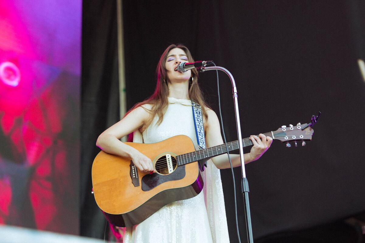 Natalie Mering firma sus canciones como Weyes Blood. (X @PS_BuenosAires)
