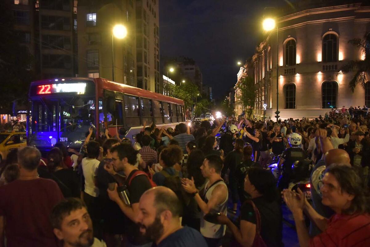 cacerolazo en patio olmos