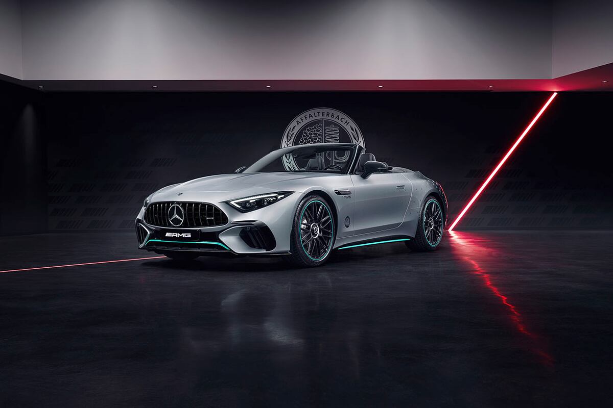 Monta un V8 biturbo 4.0 litros, que eroga 585 CV y 800 Nm acoplado a una caja AMG Speedshift MCT 9G.