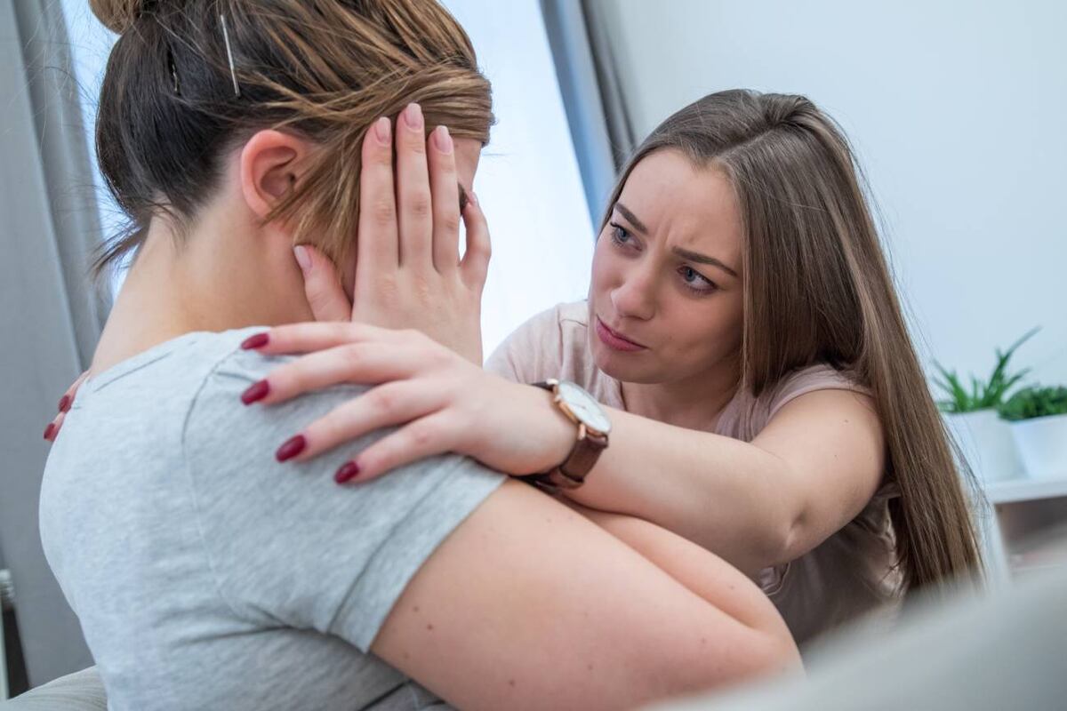 Hablar con la versión más joven de uno mismo desde la posición del adulto y darle reconocimiento: en esto se basa el concepto de curación del niño interior. (DPA)