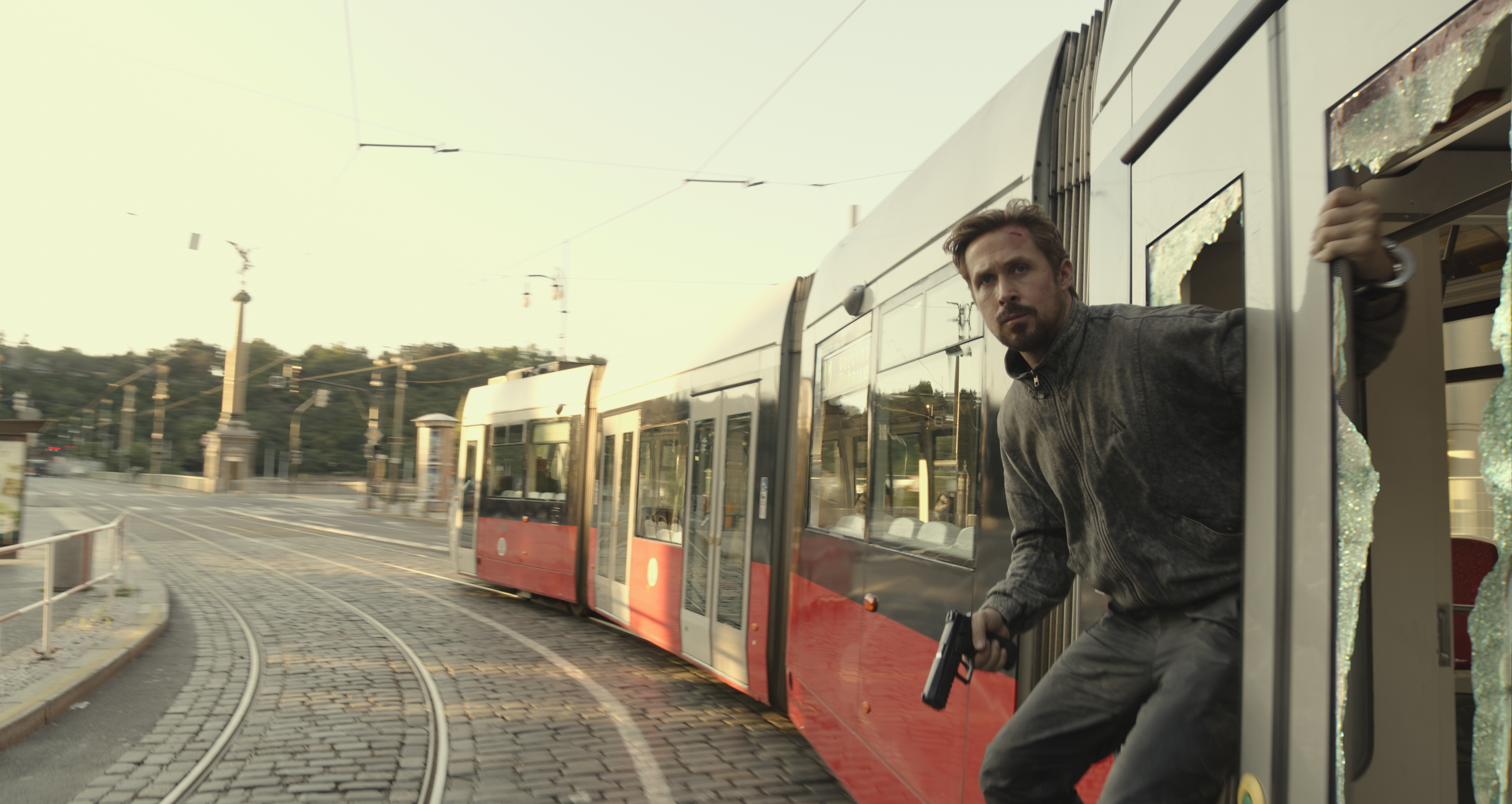 The Gray Man. Ryan Gosling as Six. © 2022 Netflix, Inc.
