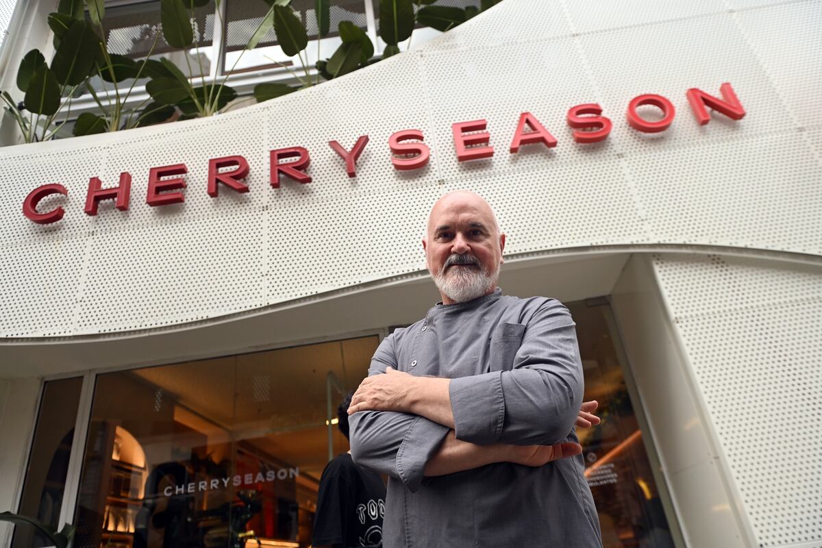 El chef pastelero Osvaldo Gross en Córdoba va a ofrecer un pop up con creaciones propias en Cherry Season. Foto Javier Ferreyra