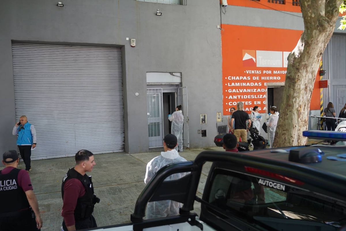 Buenos Aires. El trágico hecho ocurrió en una fábrica de barrio Parque Patricios. (Gentileza Clarín / Guillermo Rodríguez Adami)