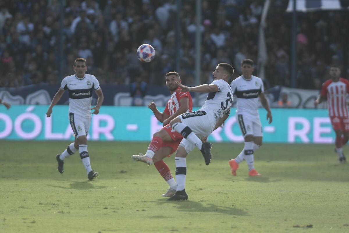Instituto en su visita a Gimnasia La Plata, por la cuarta fecha de la Liga Profesional 2023. (Federico López Claro / La Voz).