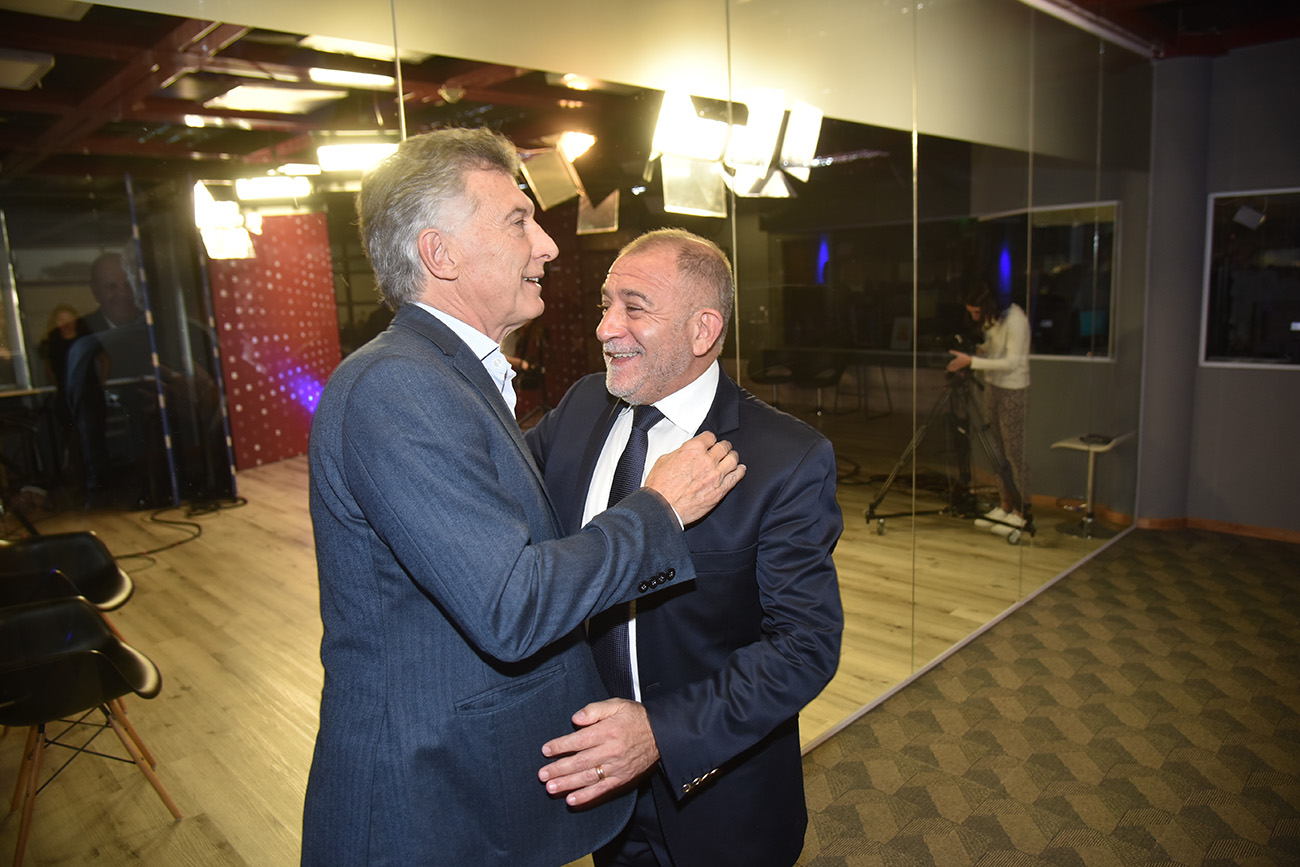 Mauricio Macri y Luis Juez en la redacción de La Voz. (Nicolás Bravo)