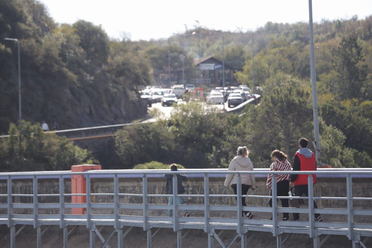 Turistas en el "finde" largo de junio en el dique de Embalse (La Voz)