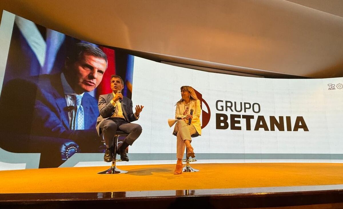 Martín Redrado disertó en la sede de La Voz y respondió preguntas de empresarios en un diálogo moderado por Florencia Ripoll, periodista de La Voz.