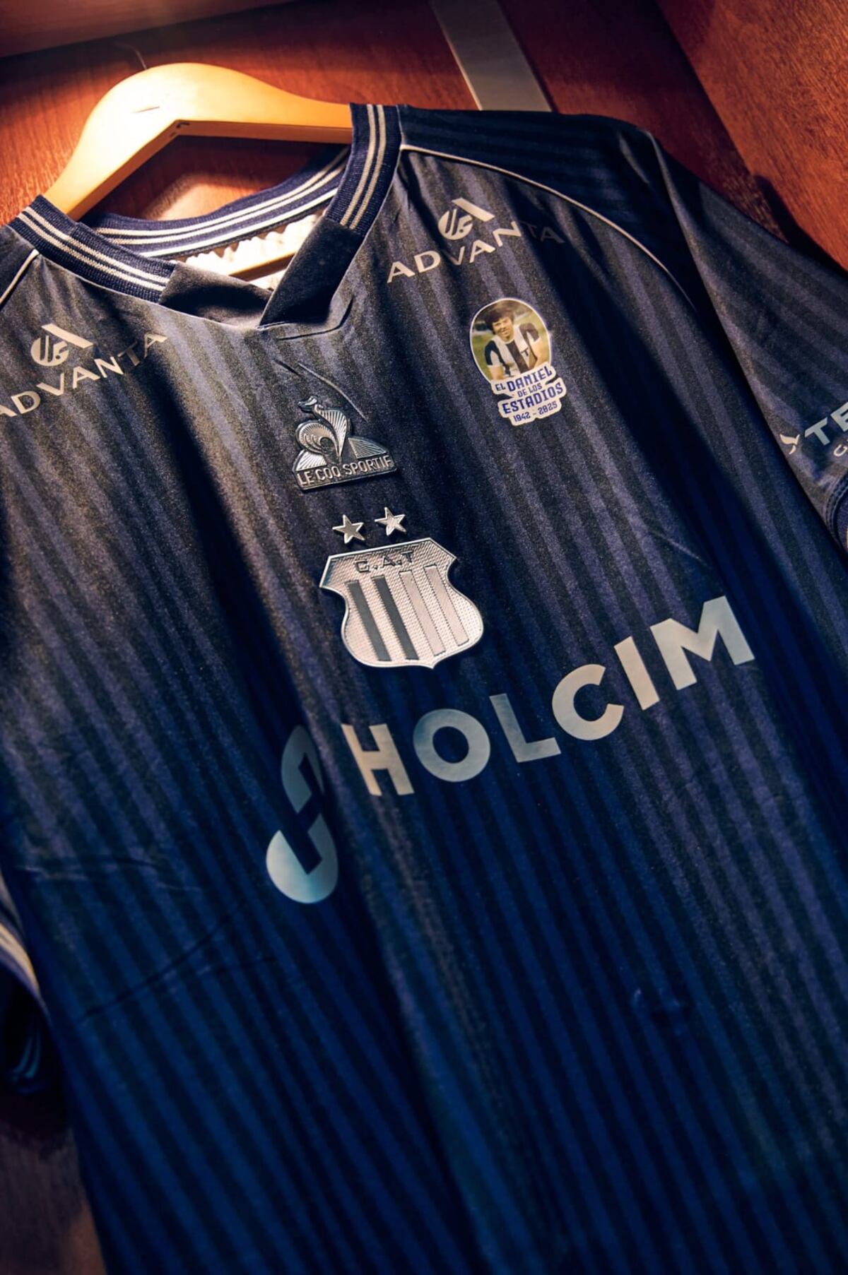 La camiseta especial en homenaje a Daniel Willington. (Gentileza)