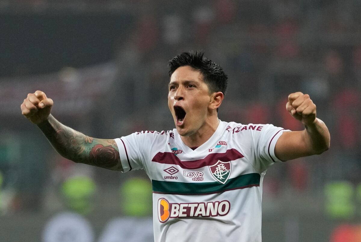 Germán Cano, del Fluminense de Brasil, festeja la victoria por 2-1 sobre Internacional en la semifinal de la Copa Libertadores, el miércoles 4 de octubre de 2023 (AP foto/Andre Penner)