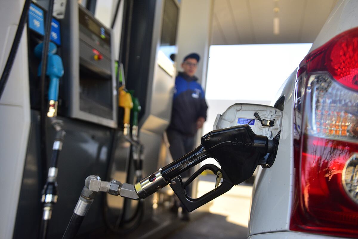 Rige un nuevo aumento de los combustibles. (Jose Gabriel Hernández / La Voz)