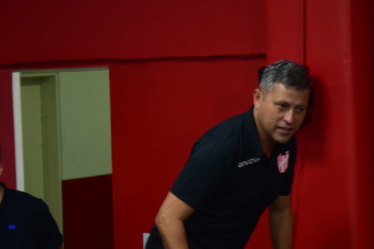 Diego Flores fue presentado en Instituto (Pedro Castillo / La Voz)