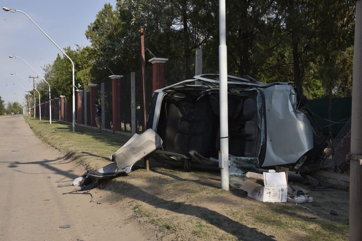 El auto siniestrado. (La Voz/Ramiro Pereyra)