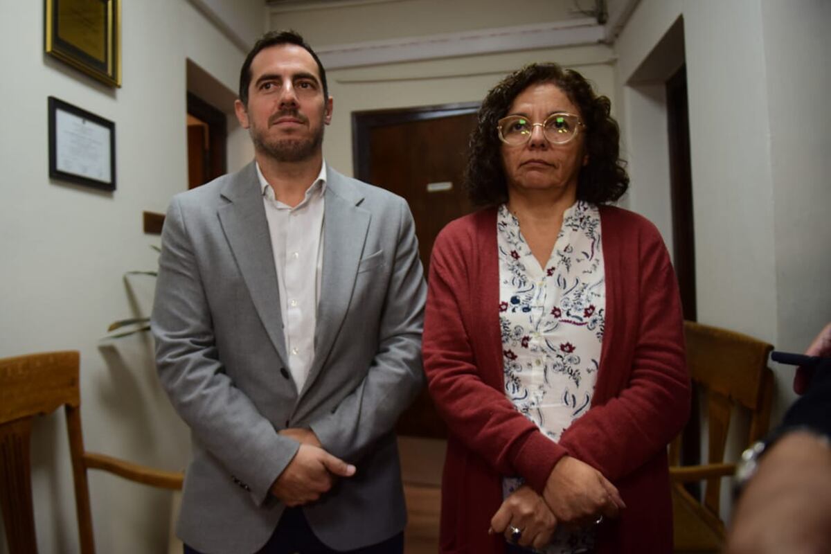 Hospital Rawson. Conferencia de prensa de Claudia Toledo, directora del hospital, junto a Carlos Giordana, secretario de Salud de la provincia de Córdoba. (José Gabriel Hernández / La Voz)