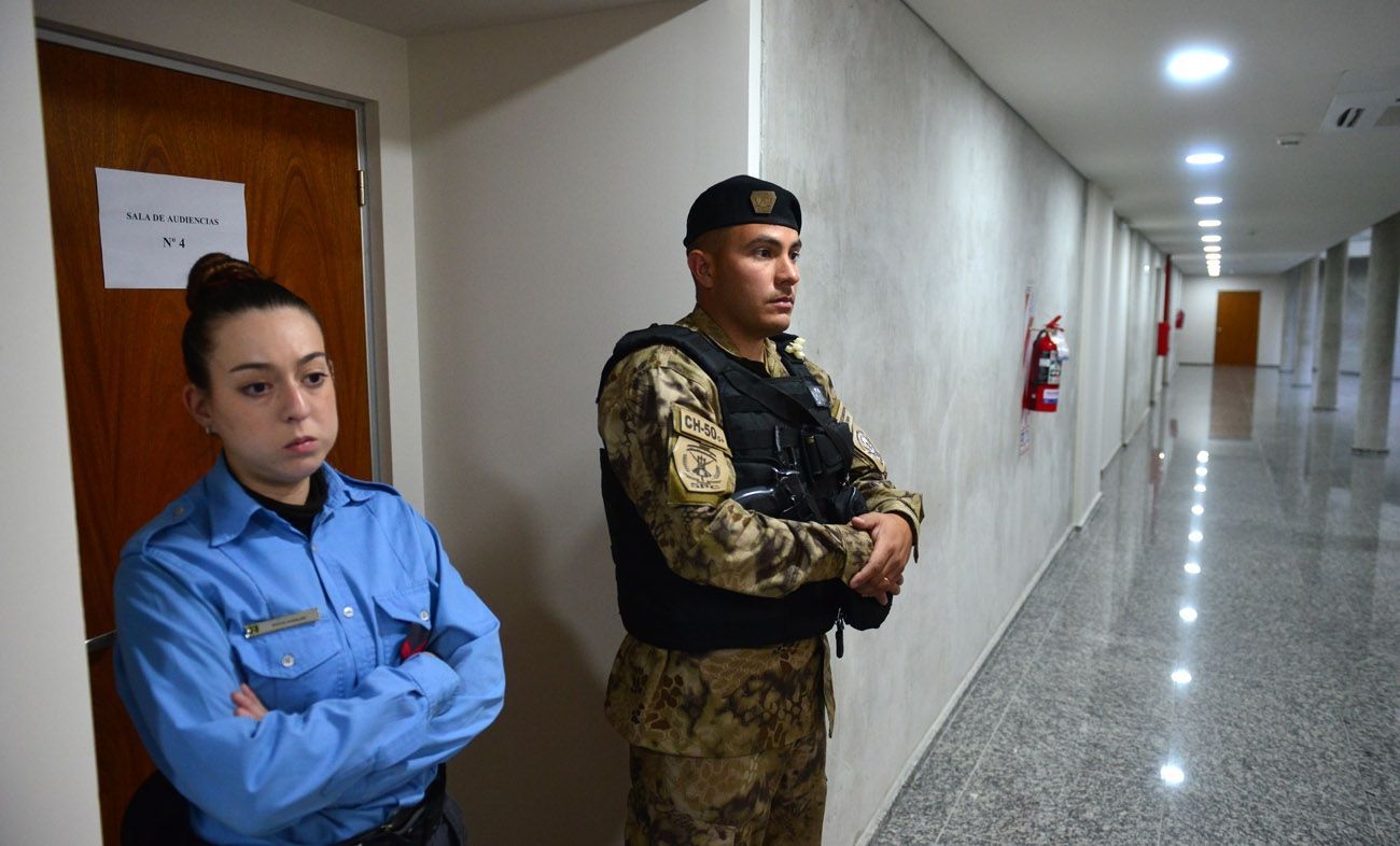 Brenda Agüero declaró ayer en Tribunales, en un operativo especial de custodia. (Nicolás Bravo / La Voz)