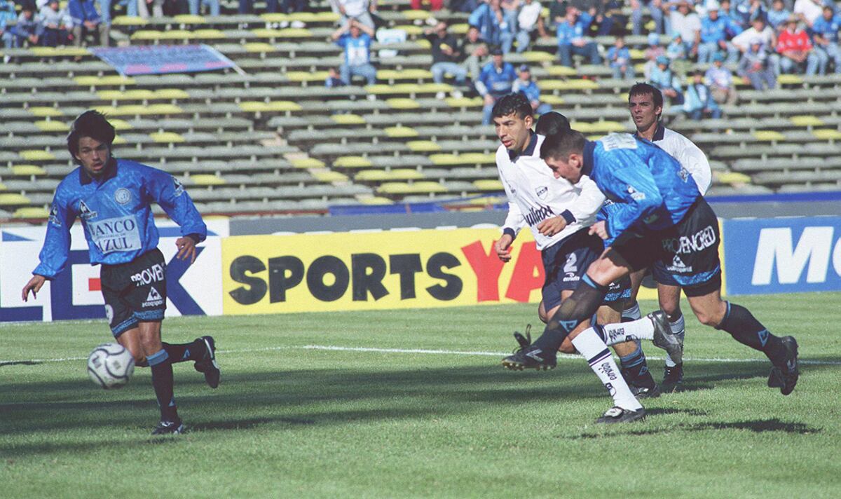 En la temporada 1999-2000 Belgrano mantuvo la categoría con lo justo. Fue la última vez que hubo tres cordobeses en la máxima categoría (Foto: Archivo / La Voz).